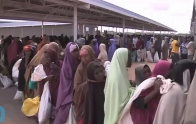 Η Κένυα διώχνει 400.000 Σομαλούς πρόσφυγες – Να πάει η Τασία να τους… σώσει!