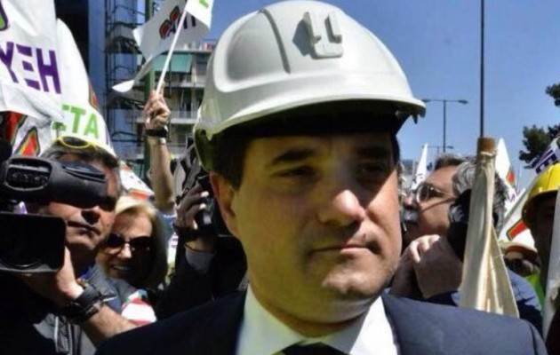 Δείτε τη φωτογραφία του Άδωνι που έγινε ανάρπαστη στα social media!