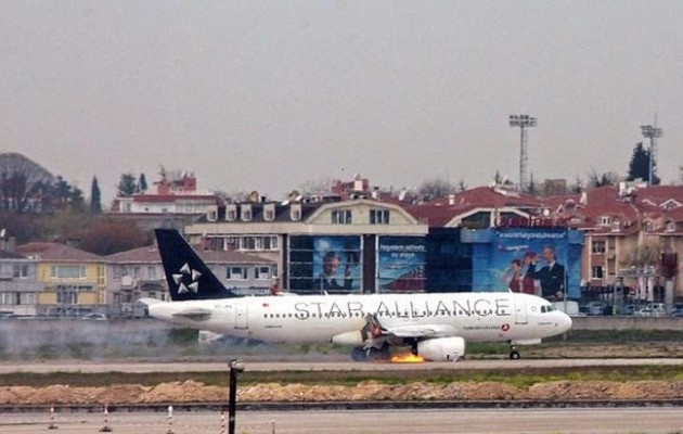 Αεροπλάνο προσγειώνεται φλεγόμενο στην Τουρκία (βίντεο)