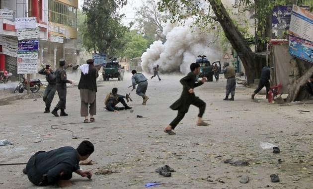 Το Ισλαμικό Κράτος χτύπησε και στο Αφγανιστάν – 33 νεκροί και 100 τραυματίες