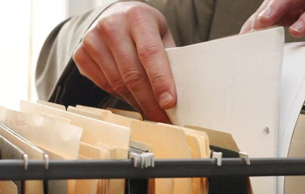 Δεν είχε απολυτήριο και είπε να …δανειστεί της αδερφής της για να διοριστεί