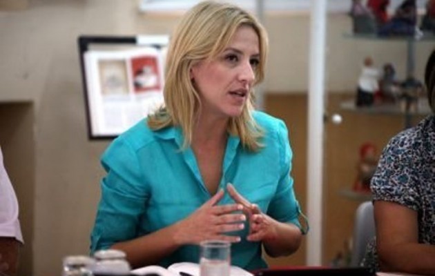 Η Ρένα Δούρου με τα παιδιά στο Παιδικό Χωριό SOS