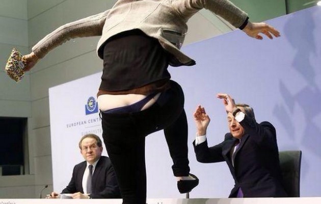 Διαδηλώτρια επιτέθηκε στον Ντράγκι (φωτο + βίντεο)