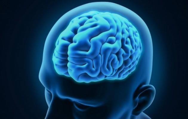 Ο κορωνοϊός συρρικνώνει τον εγκέφαλο ακόμα και με ήπια νόσηση