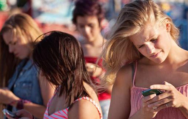 Tαξικό ζήτημα στα social media Facebook και Instagram – Tι δείχνει έρευνα