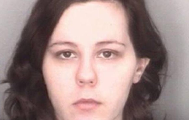 Γέννησε και έκρυψε το βρέφος στο συρτάρι του γραφείου της!