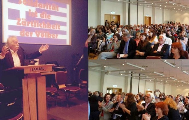 Πλήθος κόσμου στην ομιλία Γλέζου στη Φραγκφούρτη για τις γερμανικές οφειλές