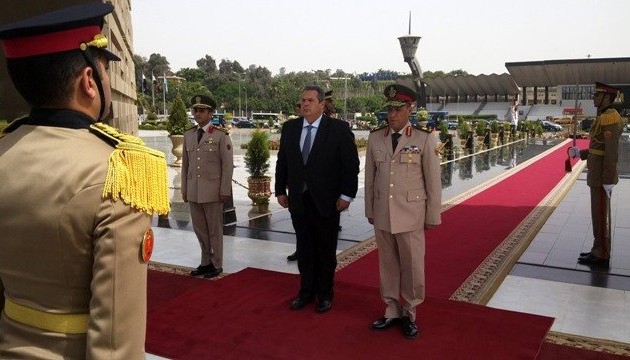Ενισχύει την αμυντική γραμμή με την Αίγυπτο ο Καμμένος