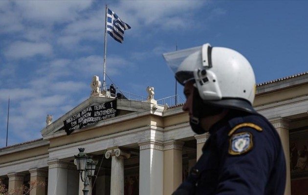 Προσήγαγαν δύο ξένους επιχειρηματίες και δύο τουρίστες ως… αντιεξουσιαστές