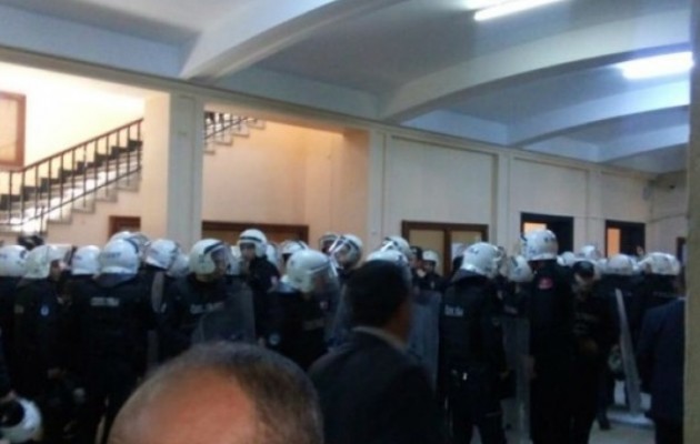 Τουρκικά ΜΑΤ μπήκαν στη Νομική στην Κωνσταντινούπολη