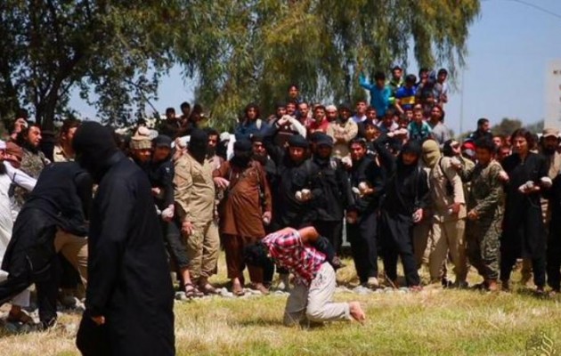 Το Ισλαμικό Κράτος λιθοβόλησε δύο άνδρες που απάτησαν τις γυναίκες τους