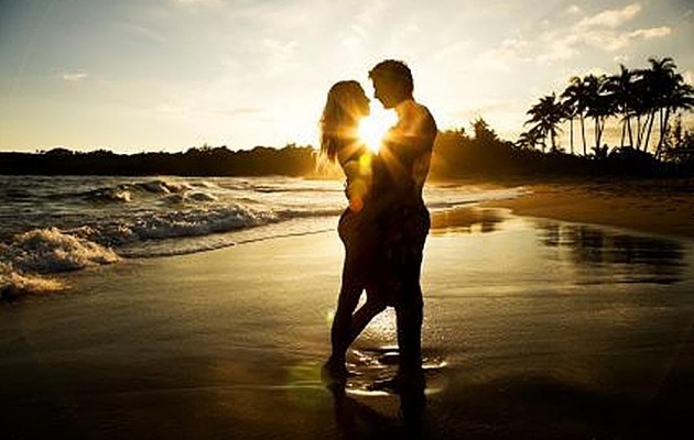 Με πόσους πάνε οι γυναίκες και με πόσες οι άνδρες στη ζωή τους