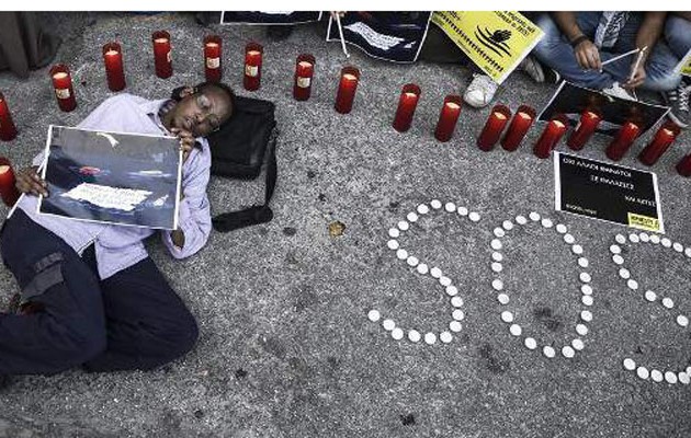 SOS προσφύγων και μεταναστών από το Σύνταγμα: Τέλος στους θανάτους στη Μεσόγειο