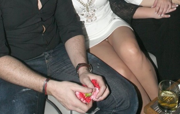 Η Χριστίνα Μουστάκα μας χάρισε απλόχερα ένα upskirt (φωτογραφίες)