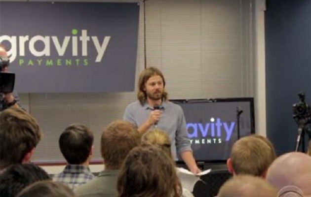 Διευθύνων σύμβουλος μείωσε το μισθό του 90% και μοίρασε αυξήσεις