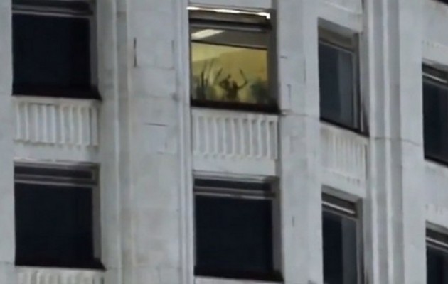 «Μπανιστήρι» σε ασυγκράτητο ζευγάρι συναδέλφων στο Λευκό Οίκο (βίντεο)