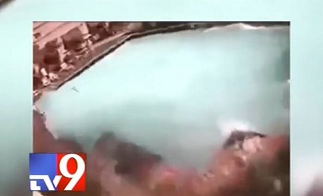 Νεπάλ: Ο σεισμός έφερε… τσουνάμι σε πισίνα (βίντεο)