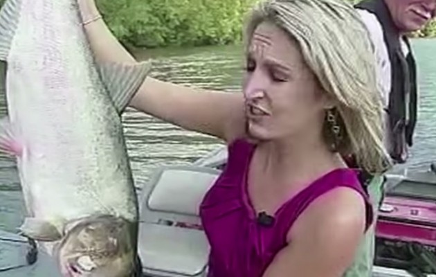 Κορυφαίες τούμπες “μάχιμων” ρεπόρτερ στον “αέρα” (βίντεο)