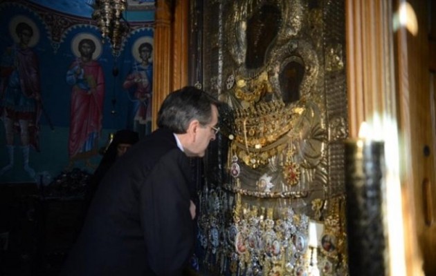 Ο Αντώνης Σαμαράς αφού δεν καταστράφηκε η χώρα πάει να κάνει τον… ψάλτη!