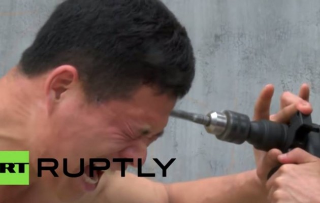 Ο Σαολίν που τρυπάει το κρανίο του με ηλεκτρικό τρυπάνι (βίντεο)