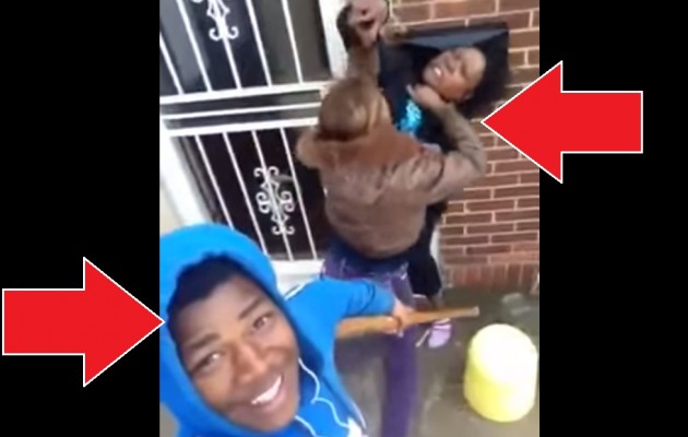 Έβαλε τη μητέρα και τη φίλη να παλέψουν και τράβαγε… selfie βίντεο (!)