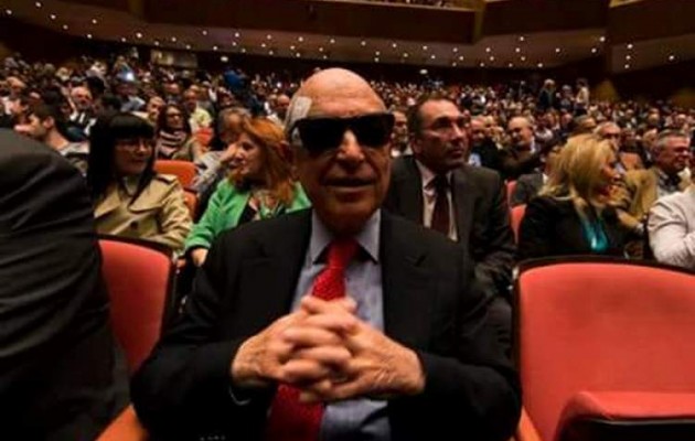 Ως “άνθρωπος μύγα” εμφανίστηκε ο Σημίτης στον Κρούγκμαν – Φταίει το πέσιμο