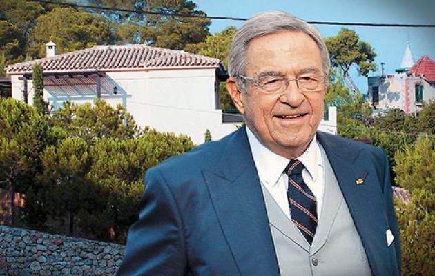 Ξήλωσε την αστυνομική φρουρά από τη βίλα του Γλύξμπουργκ ο Πανούσης