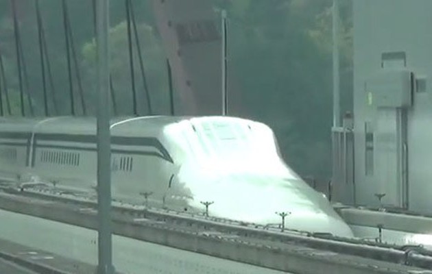 Τρένο στην Ιαπωνία άγγιξε τα 603 χλμ/ώρα! (φωτογραφίες)