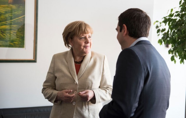 “Ο Τσίπρας παρακαλάει τη Μέρκελ για λεφτά” γράφουν γερμανικές εφημερίδες