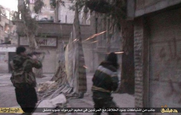 Παλαιστίνιοι πολεμάνε το Ισλαμικό Κράτος στον προσφυγικό καταυλισμό Γιάρμουκ