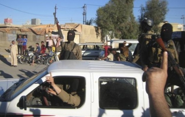 Υεμένη: Η Σαουδική Αραβία βομβαρδίζει και προελαύνει η Αλ Κάιντα