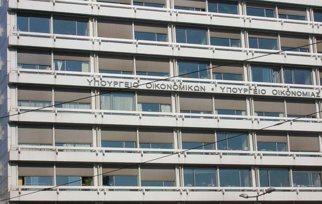 Σκέψεις του υπουργείου Οικονομικών για μεγάλη έκπτωση στο φόρο εισοδήματος