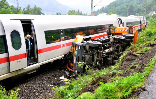 Γερμανία: 2 νεκροί και 20 τραυματίες σε σιδηροδρομικό ατύχημα