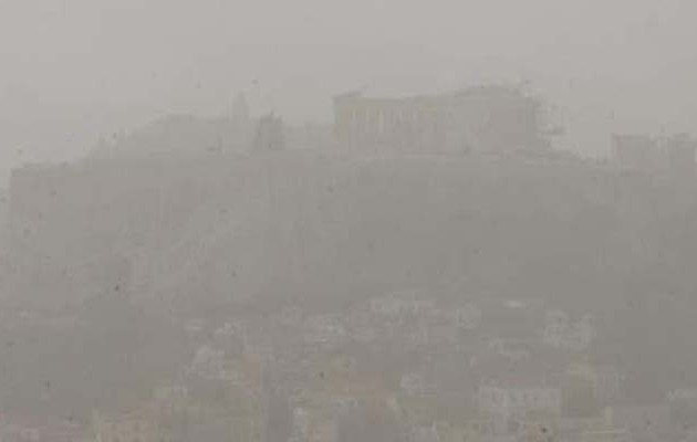 Μπόρες και αφρικανική σκόνη την Τρίτη