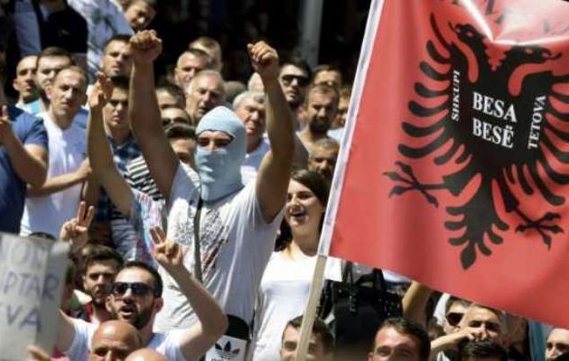 Αλβανία και Κόσοβο υποκινούν διαδηλώσεις στα Σκόπια