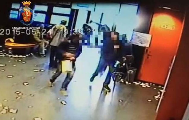 Την “έλουσε” με οξύ γιατί δεν τoν ήθελε η φίλη της!