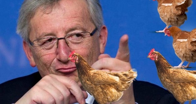 Γιούνκερ: Οι κότες είναι πιο μάχιμες από τον Ευρωπαϊκό στρατό!