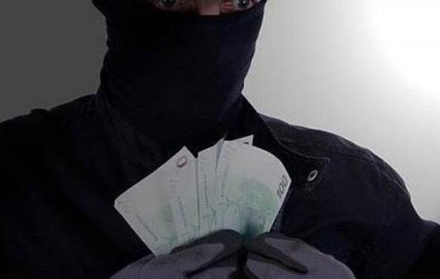 Λήστεψε τράπεζα και το Δημόσιο του έδωσε… μπόνους μισθούς 5 χρόνων