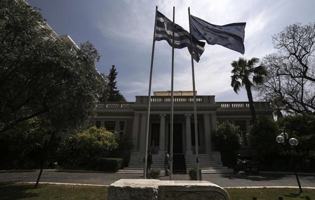 Βαράει… κόκκινο το θερμόμετρο στο Μαξίμου