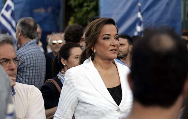 Μπακογιάννη: Ασχολούμαστε με τις γραφικότητες της Ζωής