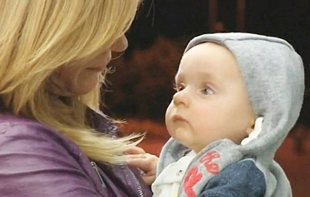 Aπέλασαν μωρό επειδή δεν το ήθελε η μητέρα του!