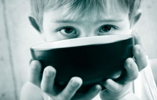 Πάτρα: 10 παιδιά άστεγα – Κουρουμπλή ΞΥΠΝΑ!