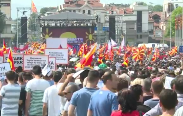 Στήνουν “σκηνικό Αγανακτισμένων” στα Σκόπια για να πέσει ο Γκρουέφσκι