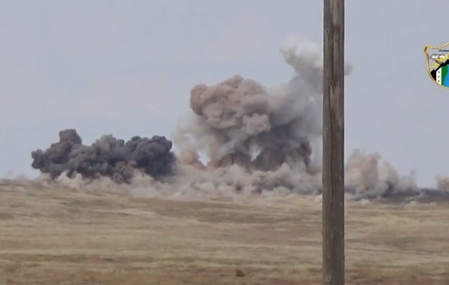 Βίντεο Μάχης: Οι Κούρδοι επιτίθενται στο Ισλαμικό Κράτος και οι Αμερικανοί βομβαρδίζουν