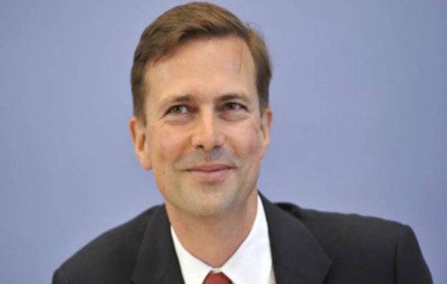 «Μαζεύουν» τον λίβελο της διαπλοκής για «ακυβέρνητο καράβι» και οι Γερμανοί