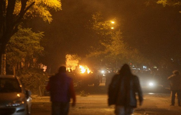 Επεισόδια στο Πολυτεχνείο – Άγνωστοι πετούν πέτρες σε αστυνομικούς