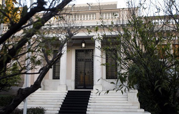 “Όχι” από Μαξίμου σε σύγκλιση συμβουλίου πολιτικών αρχηγών