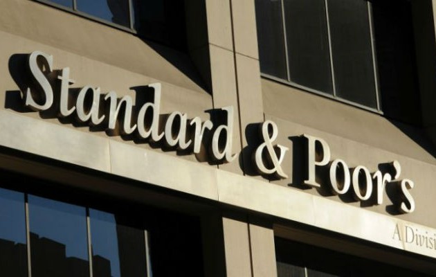 Standard & Poor’s: Άφησε στάσιμη την ελληνική οικονομία, αναβάθμισε μόνο τις προοπτικές