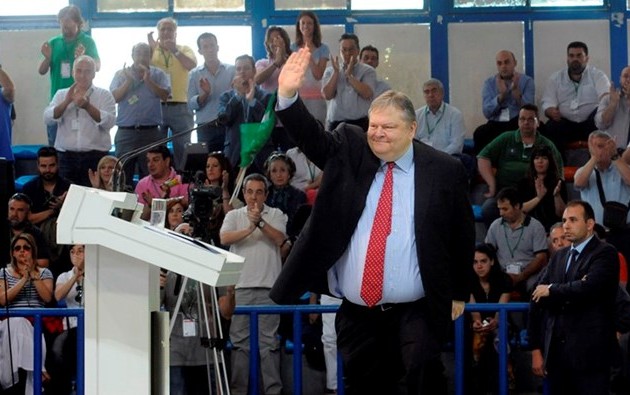 Βενιζέλος: “Αποχωρώ από την ηγεσία του ΠΑΣΟΚ, όχι όμως από την πολιτική”