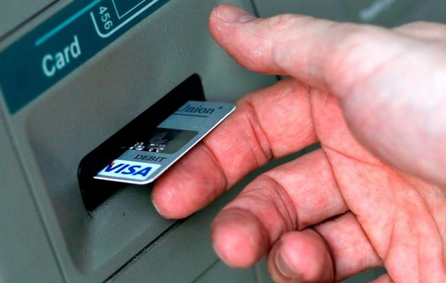 Σενάρια για αναλήψεις από τα ATMs έως 20 ευρώ